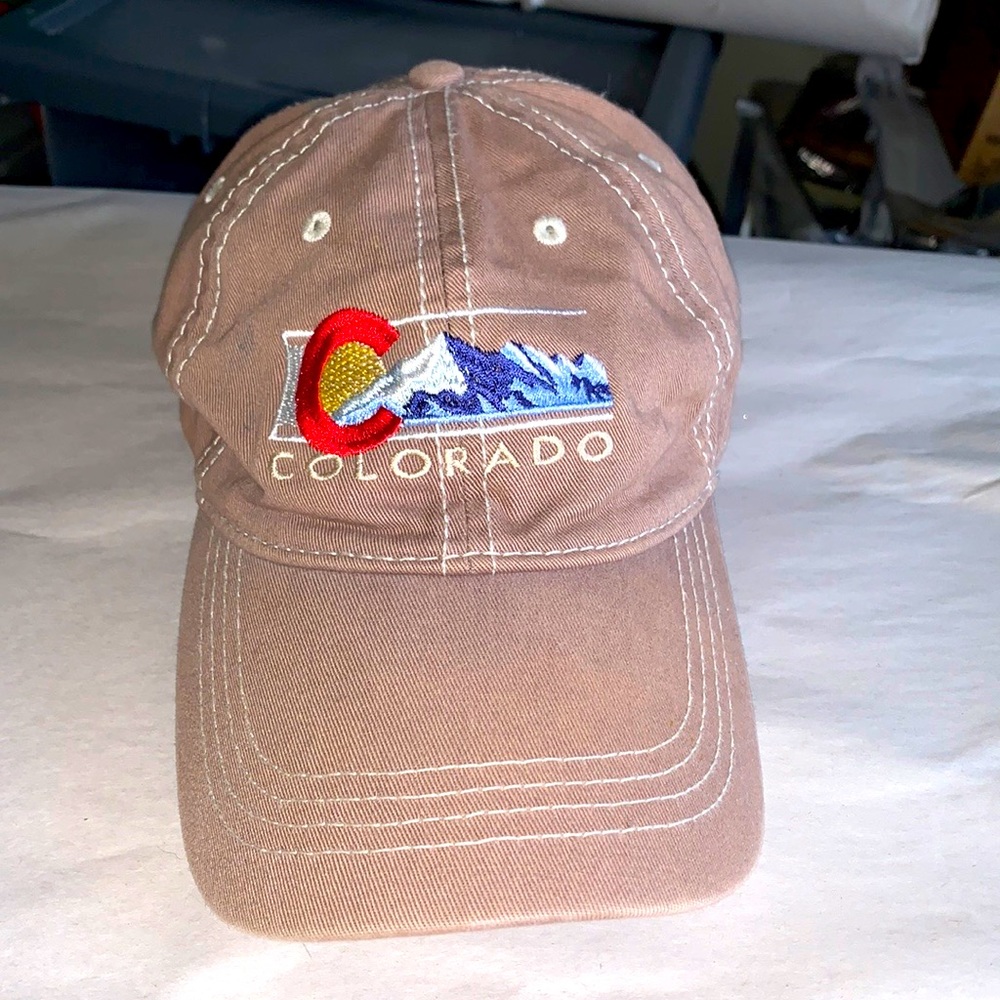 ⚠️ Colorado cap - Paint/Clorox stains Pre owned